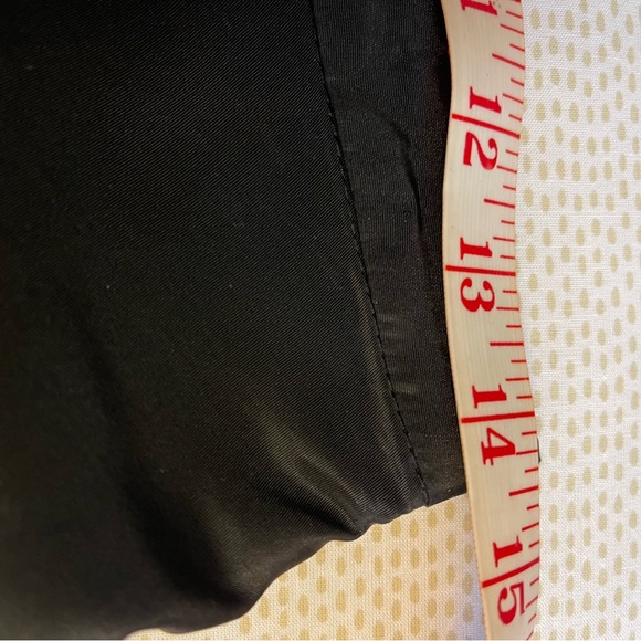 Black taffeta skirt with built in crinoline. Size 6 - Picture 4 of 4